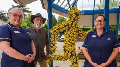 Daffodil Runner Sculpture Installed at Marie Curie Hospice in Penarth