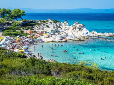 Greece wildfires: Salamina blaze threatens British tourist village, evacuations ordered