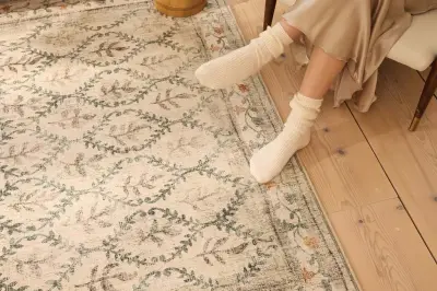 Hug Rug Review: Stylish English Garden Rug Survives Pets and Cottage Life