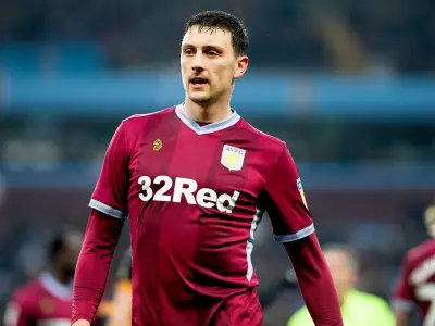 Iraola: Elphick turned down Championship to live Liverpool dream