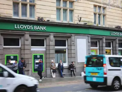 Lloyds Bank: Young women's investment portfolios 49% larger than men's