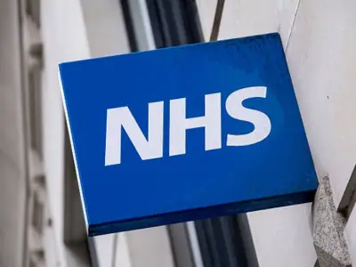 NHS calls forward people born before 1961 for shingles vaccine
