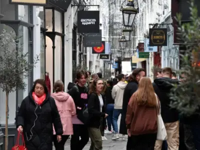 Oxfam cannot guarantee future of UK charity shops amid warehouse review