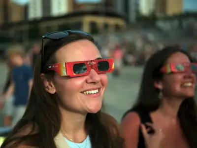 Solar Eclipse Eye Damage: Symptoms and When to See an Optician