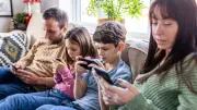 Phubbing: How Phone Snubbing Harms Family Bonds and What to Do