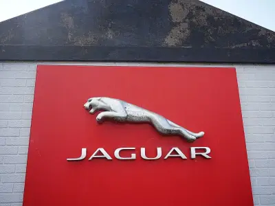 JLR to Cut 4,000 Jobs as Firm Aims to Save £1.7bn