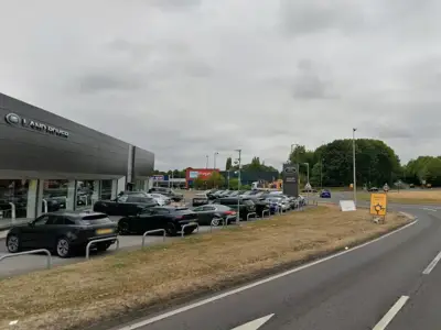 Land Rover driver seriously injured in Droitwich crash, man arrested