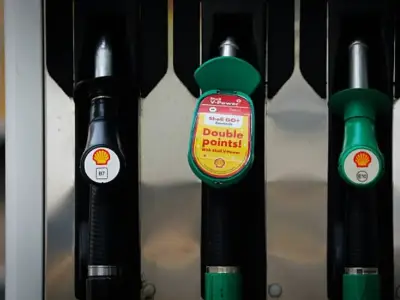 Drivers urge fuel duty cut as AA reveals £330 work travel cost